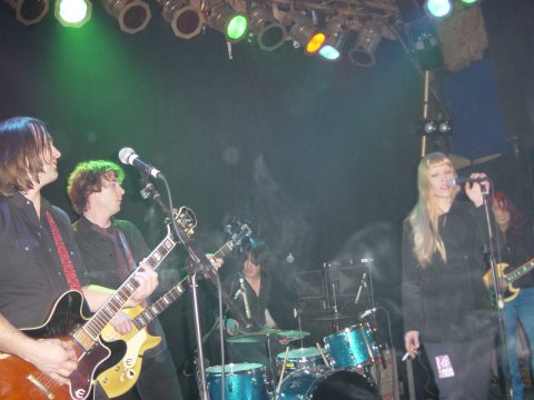 detroit cobras at garage.jpg (35059 bytes)
