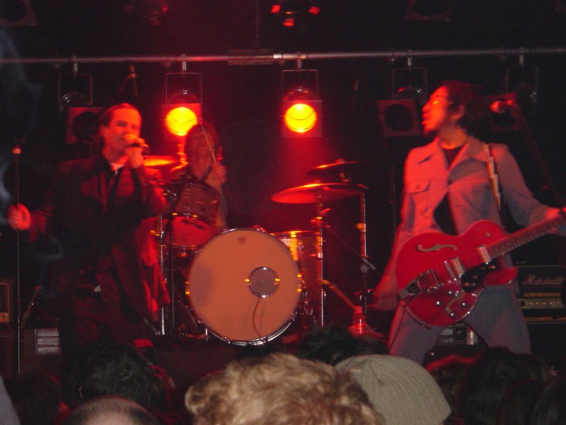electric six live.jpg (67807 bytes)