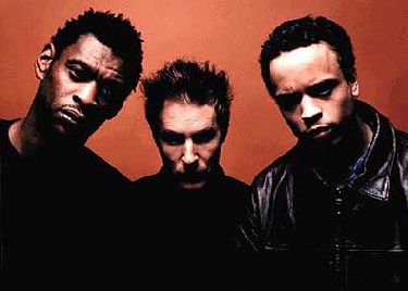 massive attack 0404.jpg (24149 bytes)