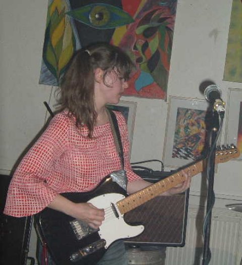 rogers sisters live 2.jpg (51046 bytes)